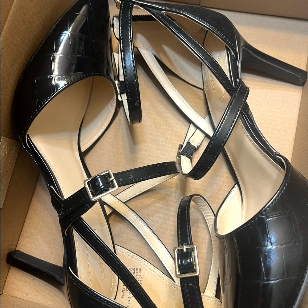 Liz Claiborne Black Croc-Embossed Heels